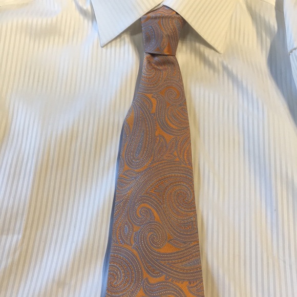 Banana Republic- Orange with light blue large paisley, Italian made silk tie. - Picture 10 of 10